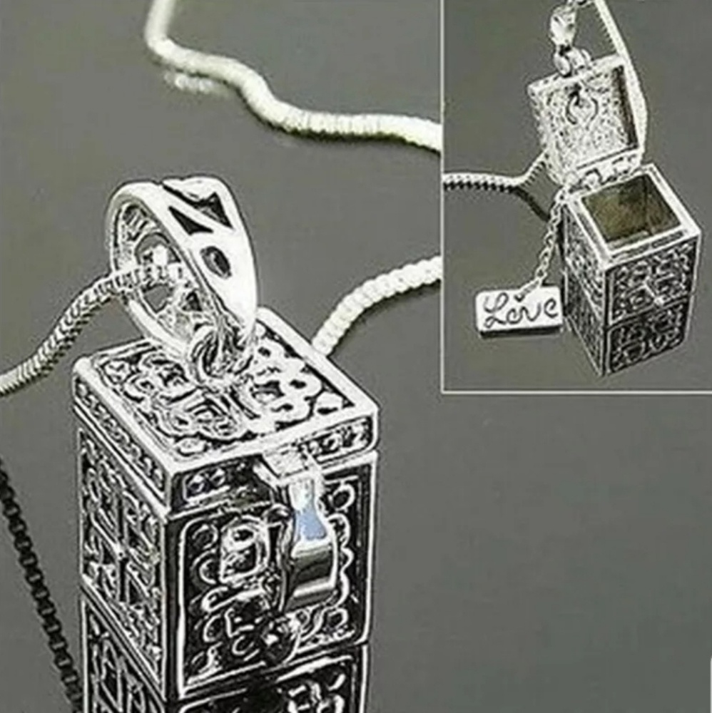 {5/$25} Secret love keepsake locket necklace - Picture 2 of 8